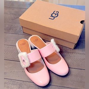 NEW UGG sandal